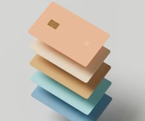 Commodities como ouro, petróleo, produtos agrícolas e metais industriais oferecem oportunidades para diversificar seu portfólio e se proteger contra a inflação, mas também são ativos de alto risco devido à volatilidade de preços, tensões geopolíticas e choques de oferta e demanda; a chave é investir com uma estratégia clara, uma compreensão dos fatores subjacentes do mercado e somente com capital que não comprometa sua estabilidade financeira.