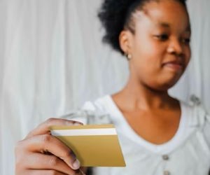 Os investimentos permitem que você aumente seu patrimônio ao longo do tempo, aplicando seu dinheiro em ativos como ações, títulos, fundos, imóveis e muito mais, mas sempre envolvem riscos, incluindo volatilidade do mercado, potencial perda de capital e retornos corroídos pela inflação; a chave é investir com uma estratégia clara, diversificação adequada e somente com capital que não comprometa sua estabilidade financeira.Os investimentos permitem que você aumente seu patrimônio ao longo do tempo, aplicando seu dinheiro em ativos como ações, títulos, fundos, imóveis e outros, mas sempre envolvem riscos, incluindo volatilidade do mercado, potencial perda de capital e retornos corroídos pela inflação; a chave é investir com uma estratégia clara, diversificação adequada e somente com capital que não comprometa sua estabilidade financeira.